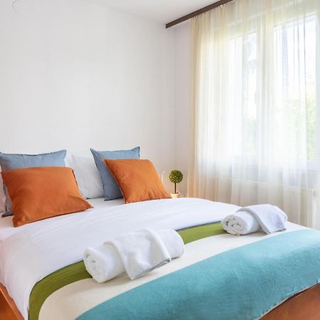 2Bdr Apartment With Balcony Near Maksimir Zagreb Exteriör bild