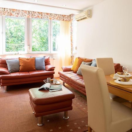 2Bdr Apartment With Balcony Near Maksimir Zagreb Exteriör bild