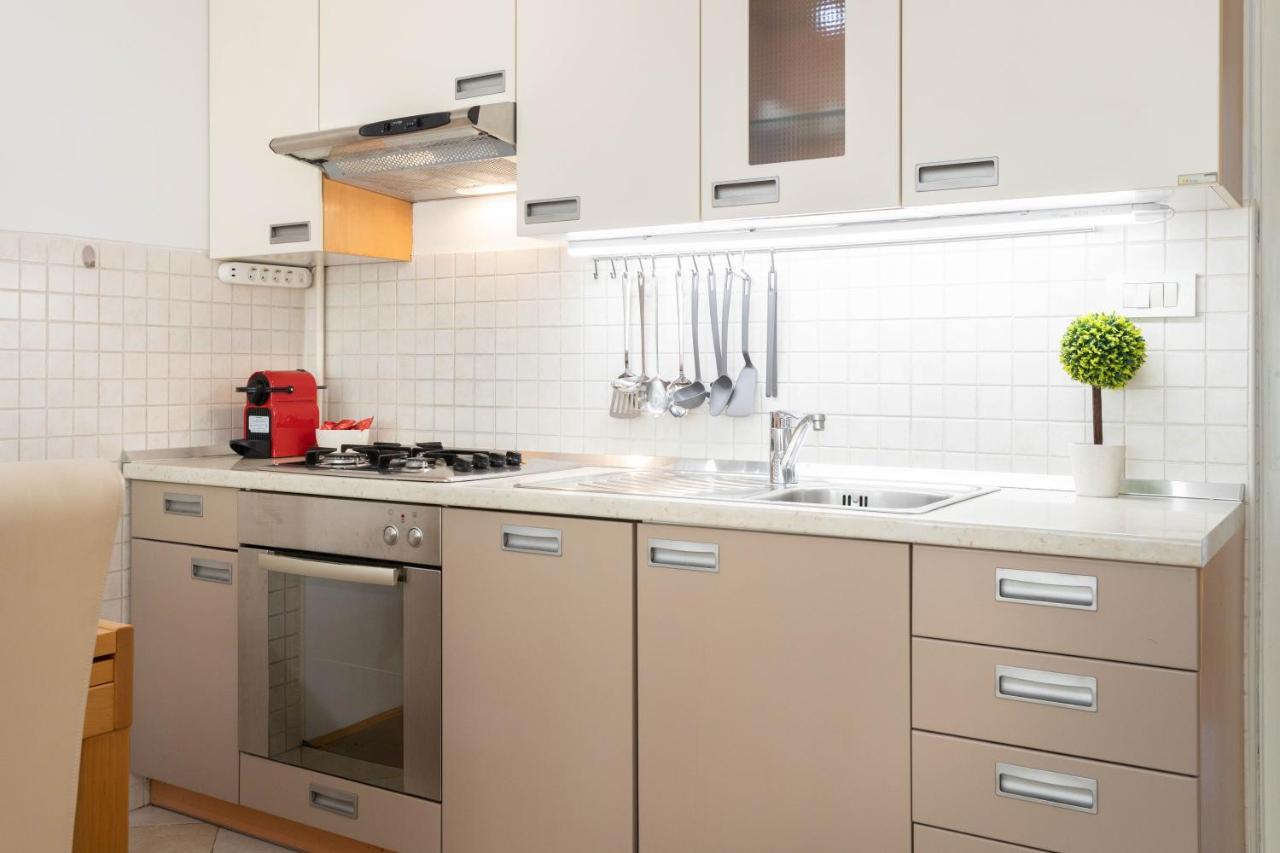 2Bdr Apartment With Balcony Near Maksimir Zagreb Exteriör bild