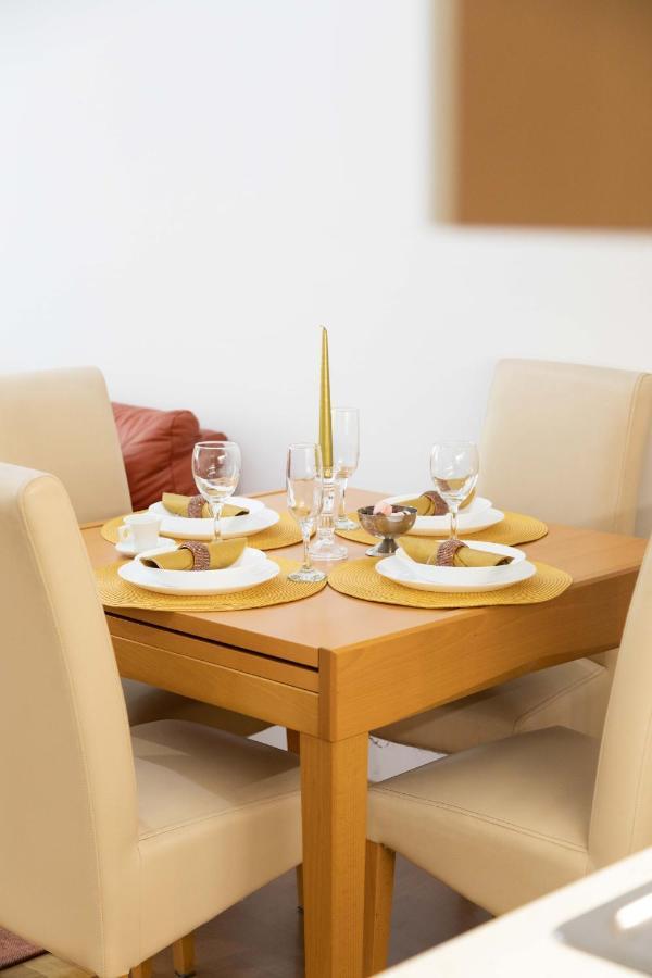 2Bdr Apartment With Balcony Near Maksimir Zagreb Exteriör bild