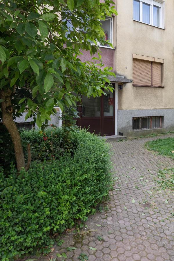 2Bdr Apartment With Balcony Near Maksimir Zagreb Exteriör bild