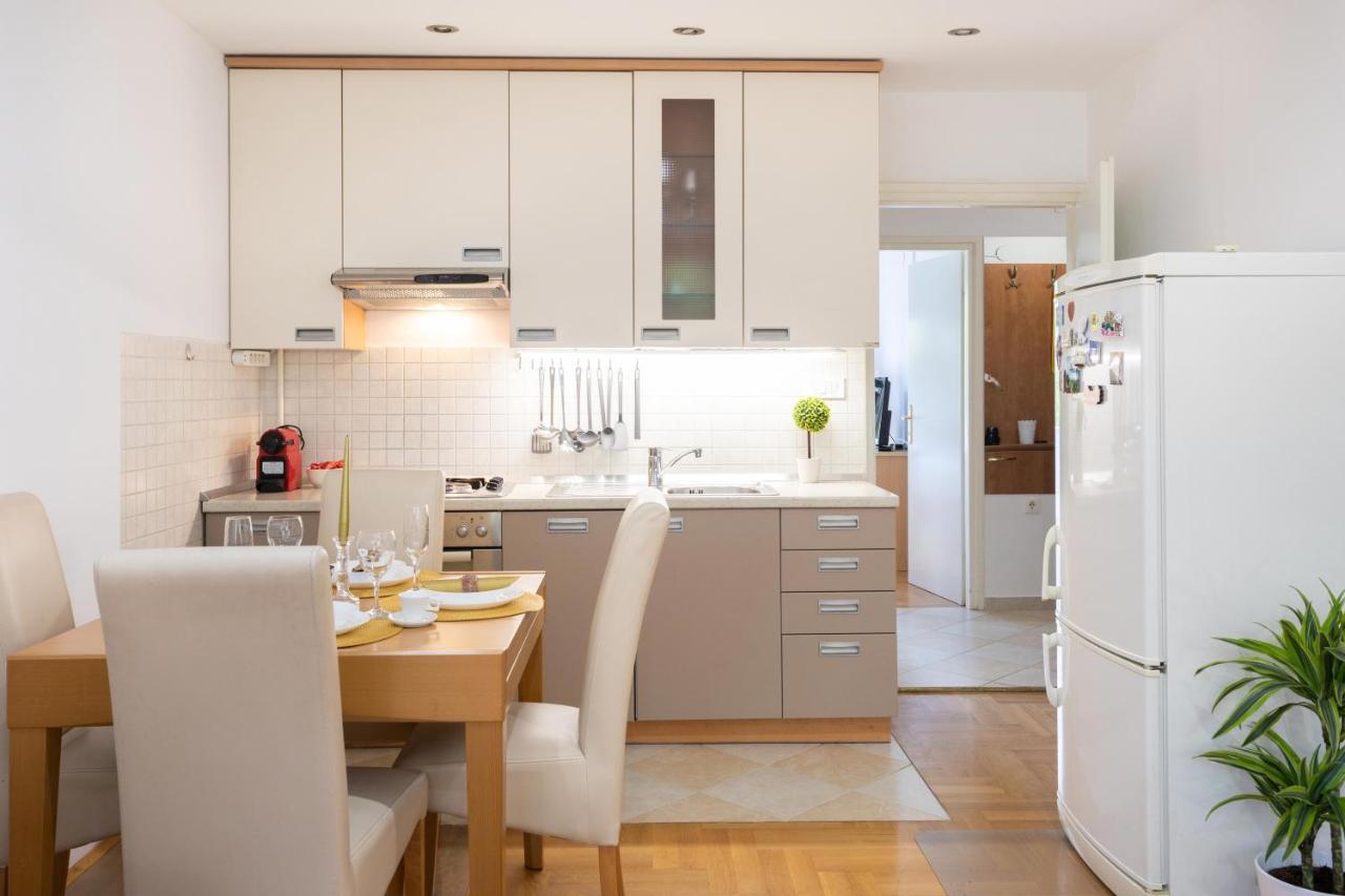 2Bdr Apartment With Balcony Near Maksimir Zagreb Exteriör bild